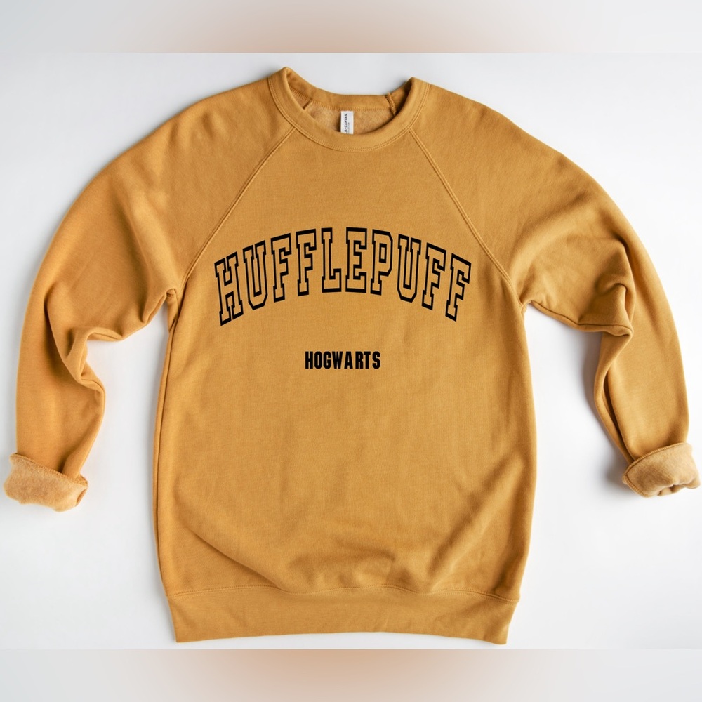 Harry Potter Hufflepuff crew sweatshirt - Unisex M - NWOT